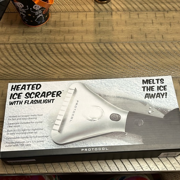 NWT heated ice scraper! Great for winter - Picture 1 of 5